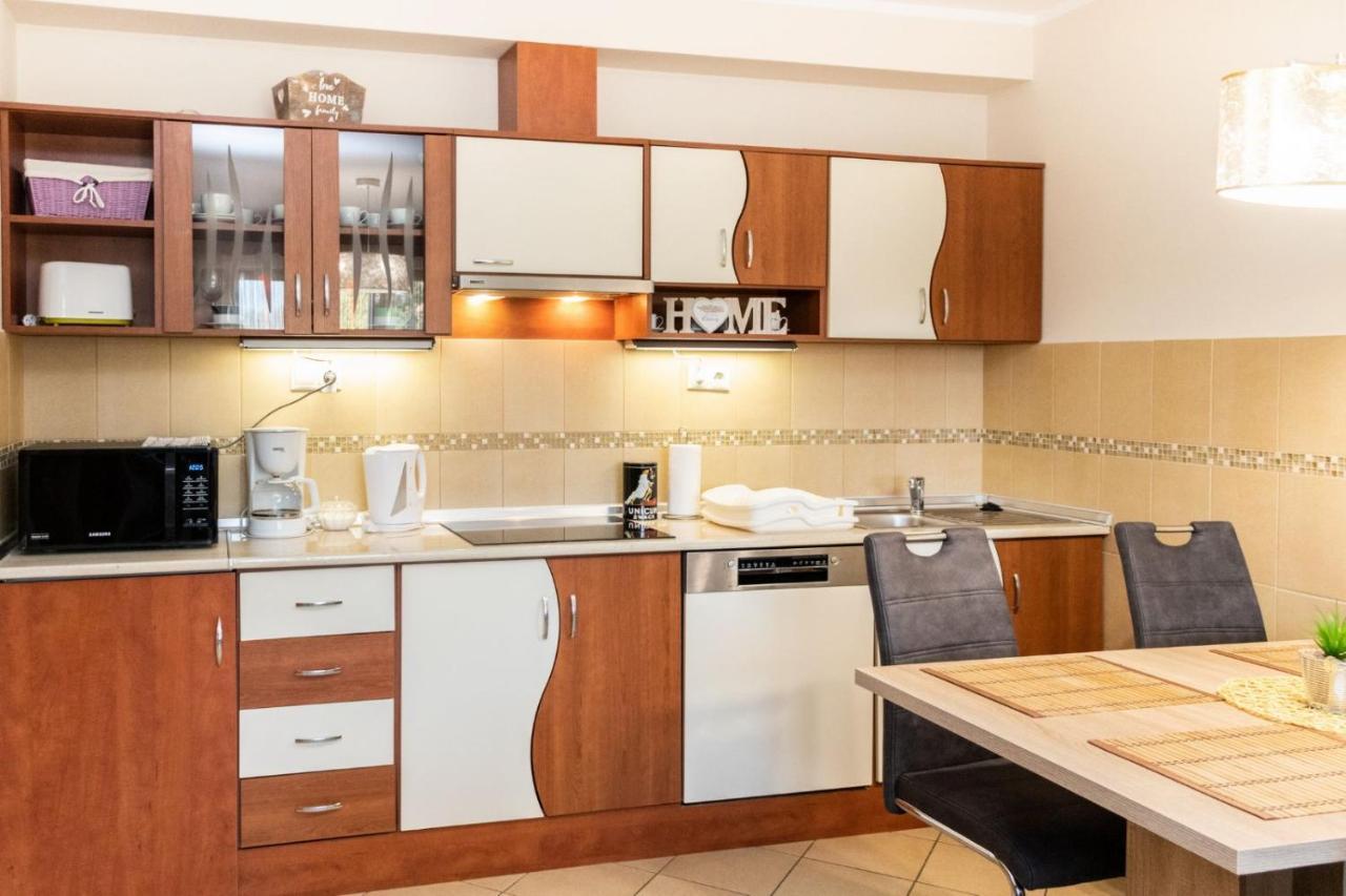 Holiday Apartman Шарвар Экстерьер фото