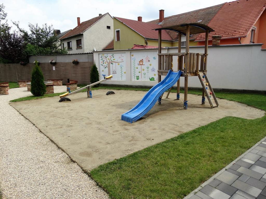 Holiday Apartman Шарвар Экстерьер фото